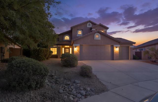 4 Bedroom, 3 bathroom, 3 car Garage, 1 bedroom and full bath on main level, available now in Tatum Highlands with a Huge backyard with pool and Basketball/Sport court, your Retreat awaits you!!!  Available NOW!!! Gallery 3