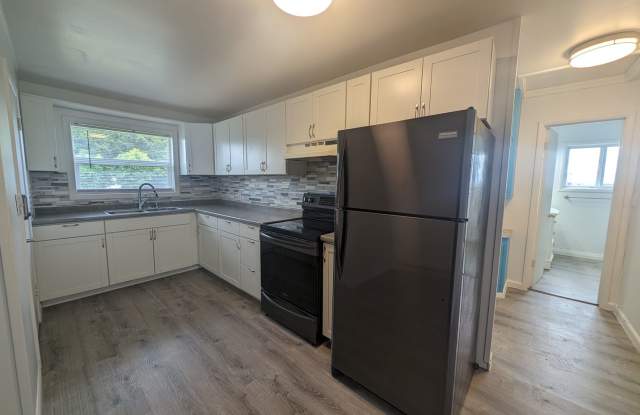 Cute and Cozy, Centrally Located Triplex with Yard photos photos