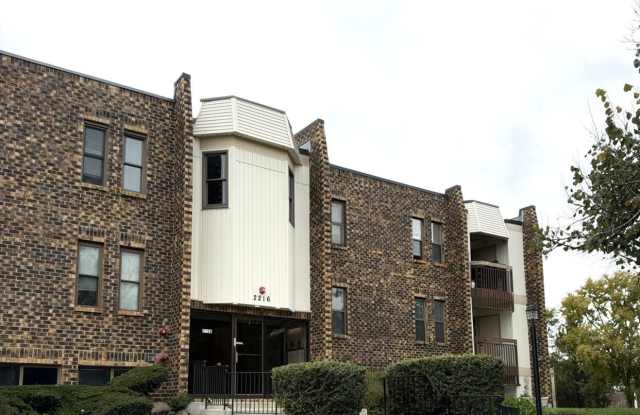 2216 Country Club Drive Gallery 1