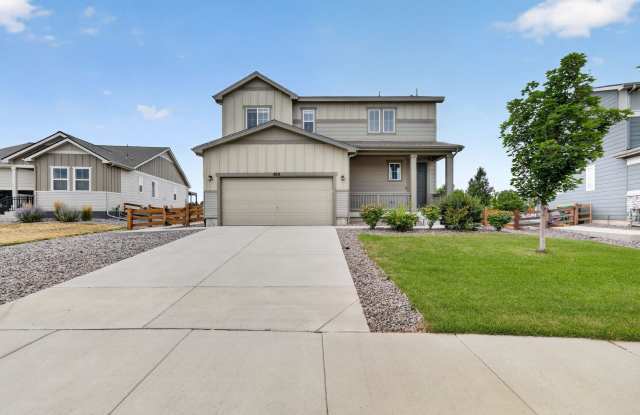 Newer 3BD/3BA Home w/ Quartz Island, Fenced Yard & High Ceilings Gallery 1