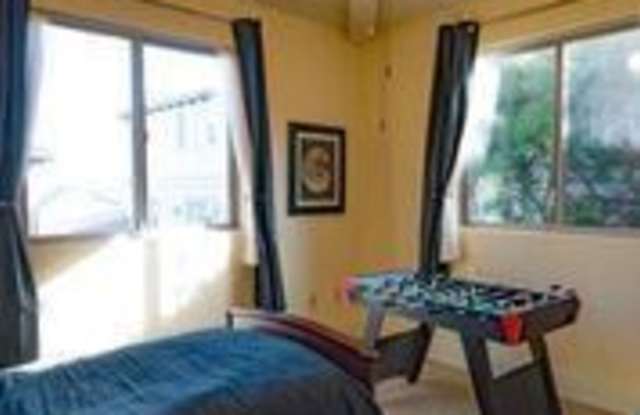 1907 Spreckels Ln B Gallery 3
