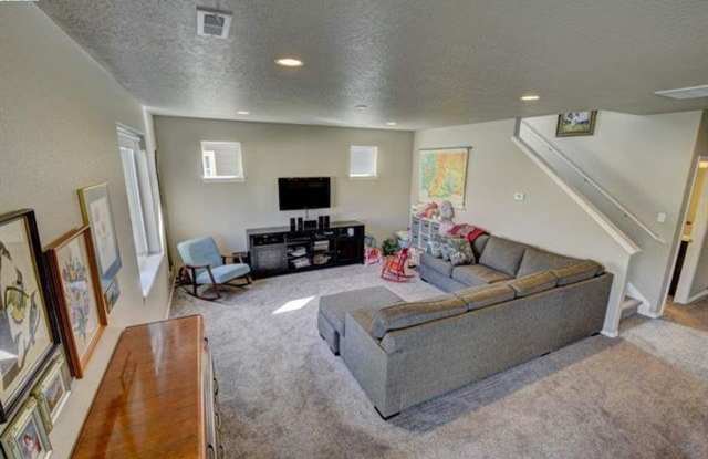 Immaculant 4BD/2.5BA Single Family Home on Sunnyside Hill Gallery 4