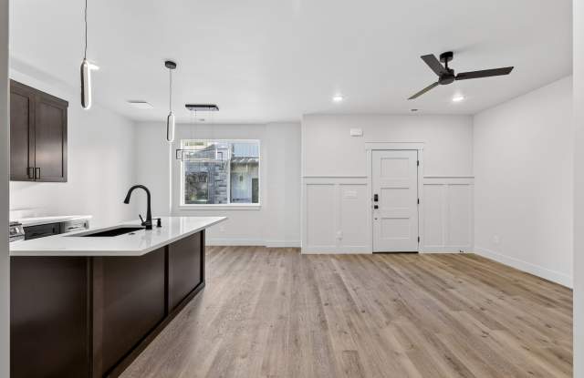 MODERN 3 BED 2.5 BATH END UNIT TOWNHOME WITH 2 CAR GARAGE IN AMMON Gallery 4