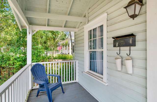 Downtown 1 Bedroom Cottage Gallery 4