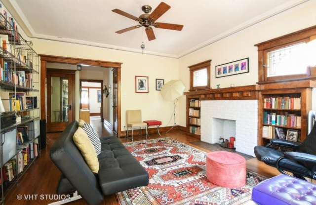 5826 N. Wayne Gallery 3