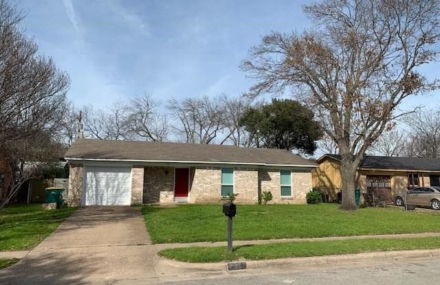 111 Bristol Drive - 111 Bristol Drive, Cedar Hill, TX 75104