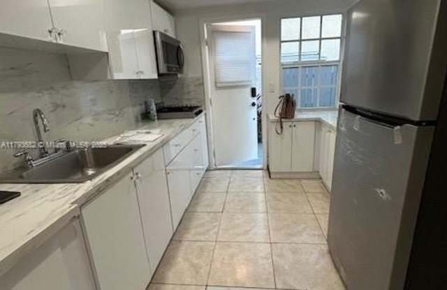 380 NE 113th St photos photos