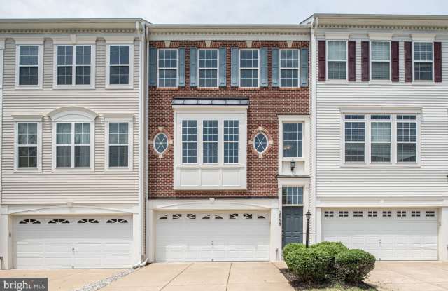 2598 OAK TREE LANE Gallery 4