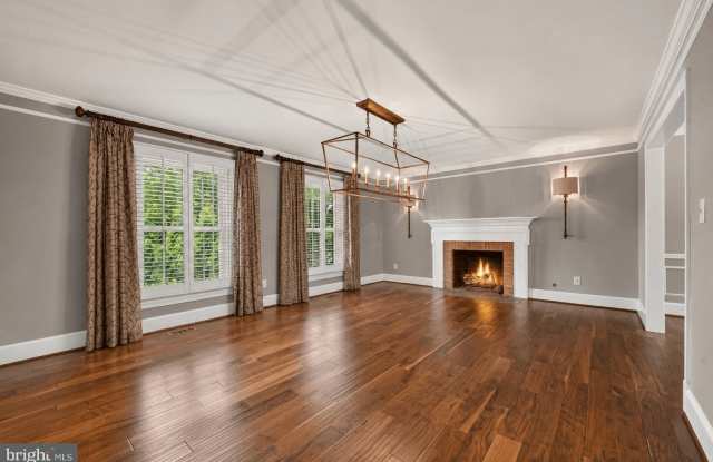 1022 DELF Drive Gallery 3