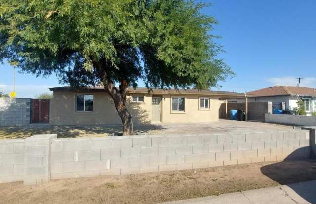 3852 W EARLL Drive - 3852 West Earll Drive, Phoenix, AZ 85019