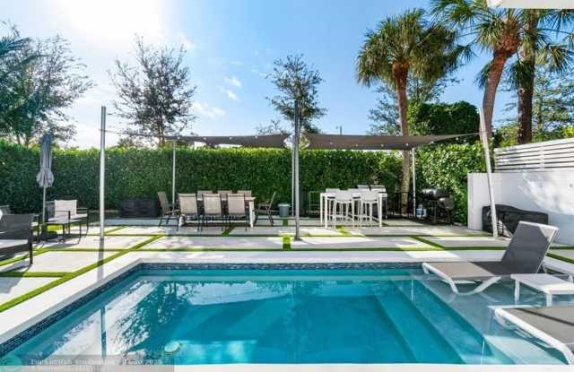2058 NW 52nd St photos photos