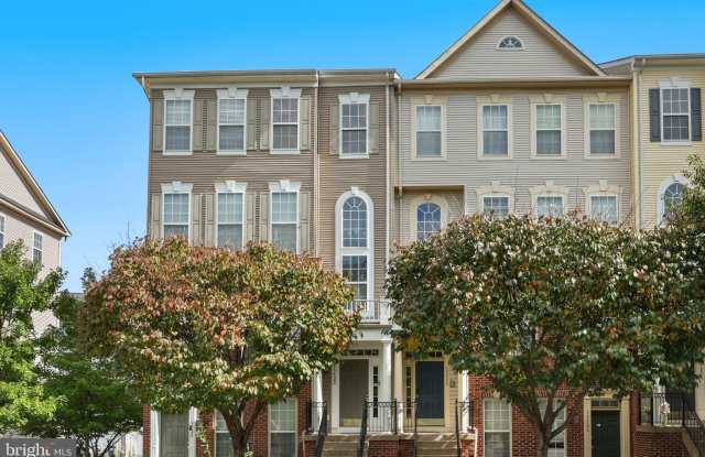 15522 JOHN DISKIN Circle Gallery 1
