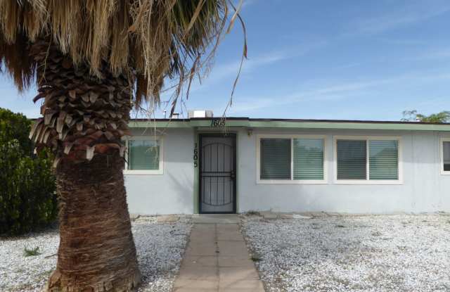 PLEASE CONTACT VAUGHN REALTY TO SET UP AN APPOINTMENT (760)446-6561 photos photos
