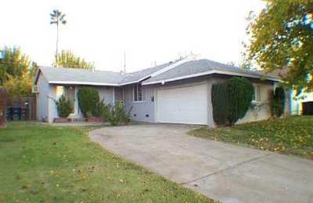 Super Cute 3/2 Rancho Cordova Home!! **Please Read Entire Ad For Viewings** photos photos