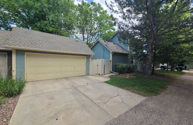 3B/3B in The Shores with Finished Basement and 2 Car Garage! photos photos