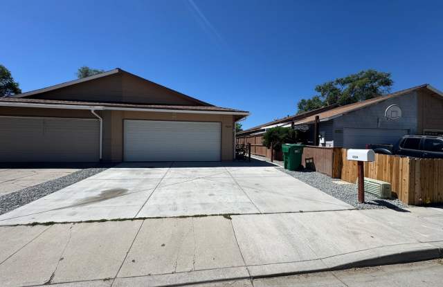 3 bedroom, 2 bath, two car garage in Stead- pets welcome! photos photos