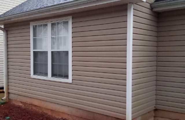 614 West Manor Gallery 4