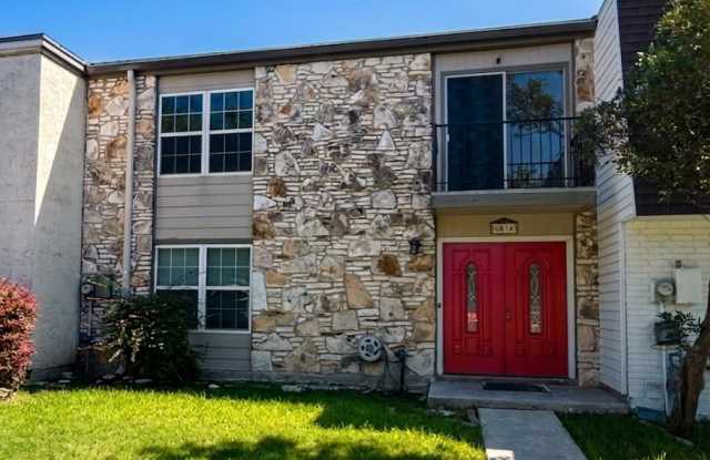 Updated 4 bedroom, 2.5 bath home! Gallery 1