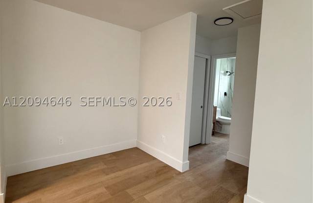 2450 NE 188 Gallery 3
