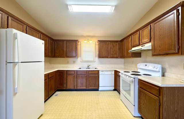 2 Bed • 2 Bath • Overlooking the White River Gallery 4