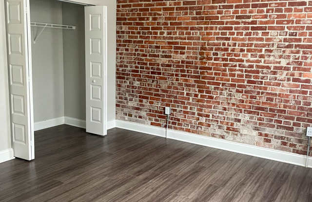 Emhardt Apartments Gallery 3
