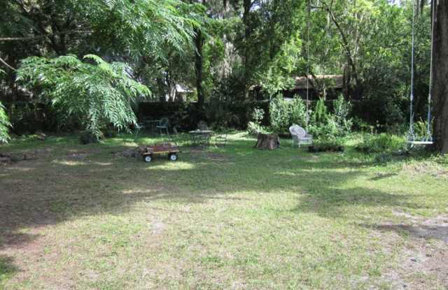 Great Two Bed/One Bath in Duckpond Area Close to Downtown! Gallery 3