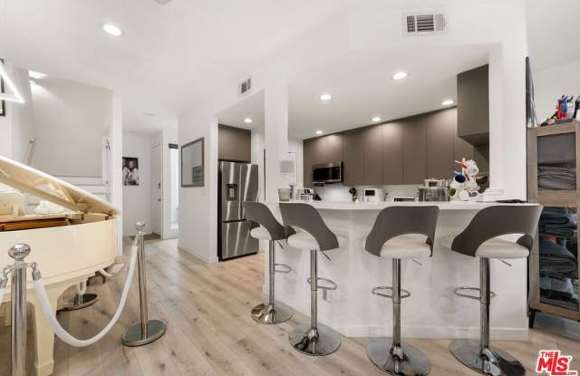 8601 West Knoll Dr unit: 5 photos photos