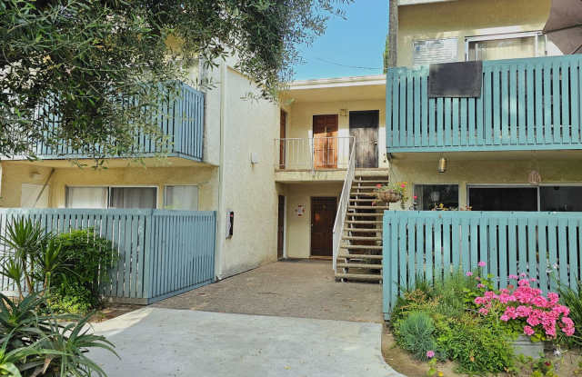 Beautiful 2 Bedrooms, 1 Bath Condo in Great Tarzana Neighborhood photos photos