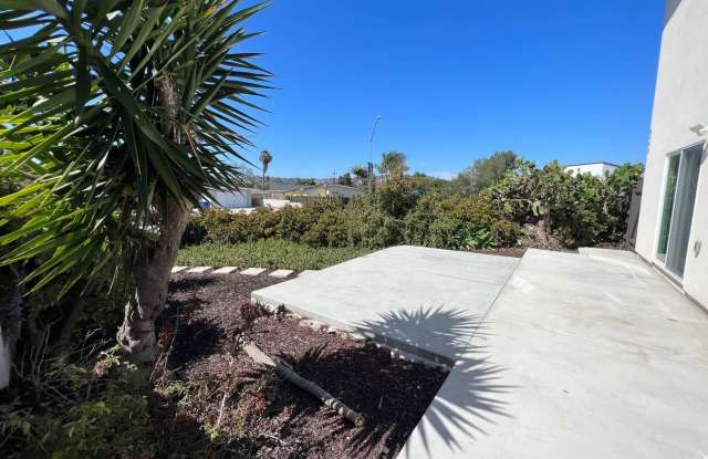 4BD/2BA on Montezuma, Nice Patio! Gallery 2