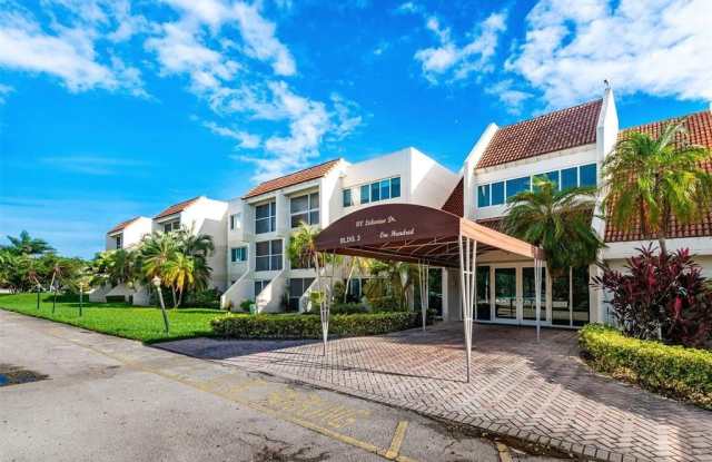 100 Lakeview Dr photos photos