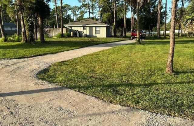 5528 Avocado Boulevard Gallery 3
