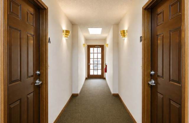 2 Bedroom | 1 Bath | Court Yard| Downtown | Close to MSU, Drury and Nightlife | Small Pets Welcomed | Indoor Garage Parking! Gallery 3