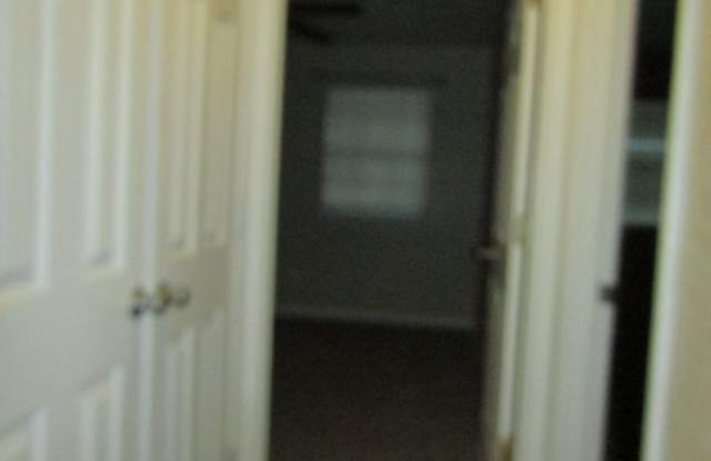 Fantastic 2 Story MacArthur Townhouse located on the eastside. Gallery 4