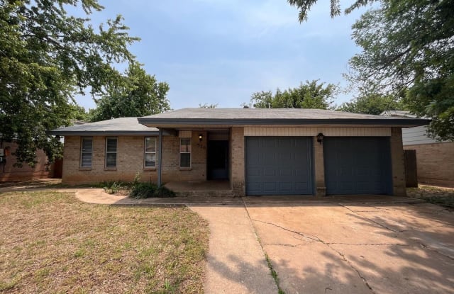 520 Holly Hill Road - 520 Holly Hill Road, Edmond, OK 73003