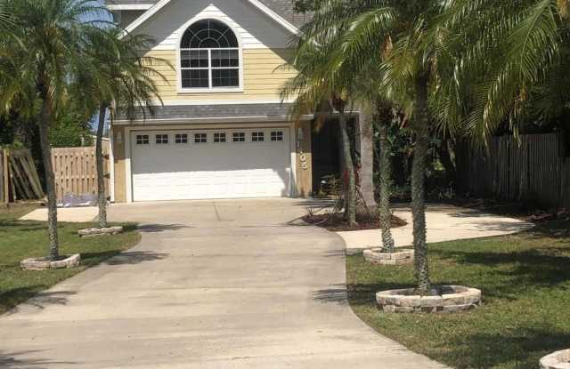1405 S Riverside Drive photos photos