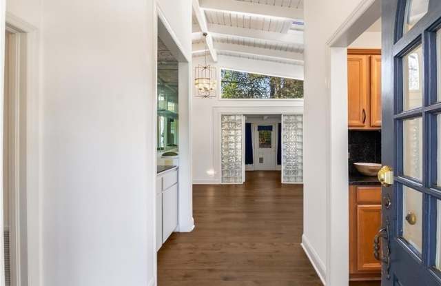 130 Putnam Circle Gallery 3