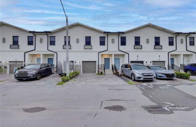 1170 SW 7th Ct photos photos