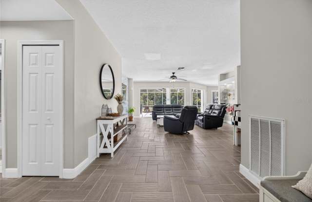 12419 RIVERGLEN Drive Gallery 4