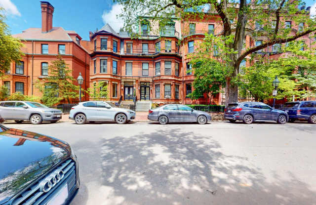Nice 2 bed in Back Bay Gallery 4