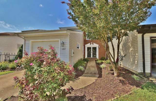 MUST SEE! Charming 3-Bedroom Townhome in Thoroughgood! 1-Car Attached Garage! photos photos