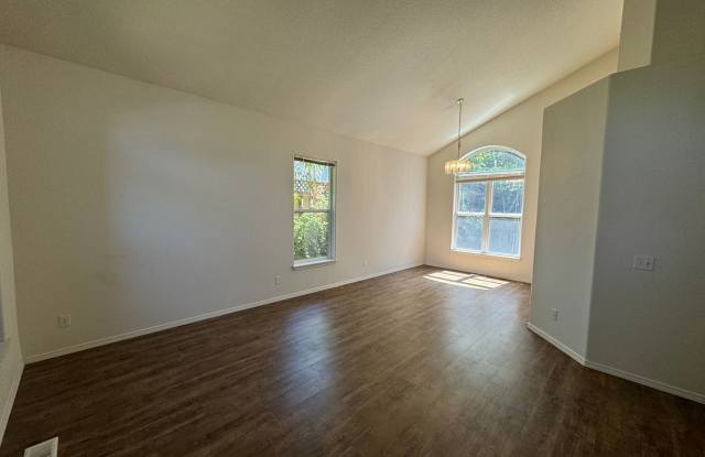 12950 SW Mayview Way ~ Wonderful 2-Story Home Gallery 4