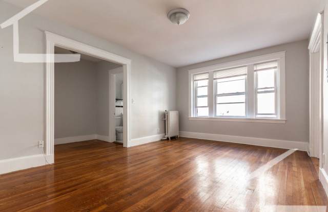 Huge studio available now. photos photos