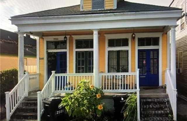 2563 N PRIEUR Street photos photos