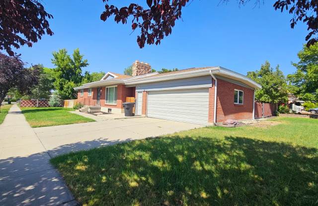 Updated 5 Bed, 3 Bath Home in Murray photos photos