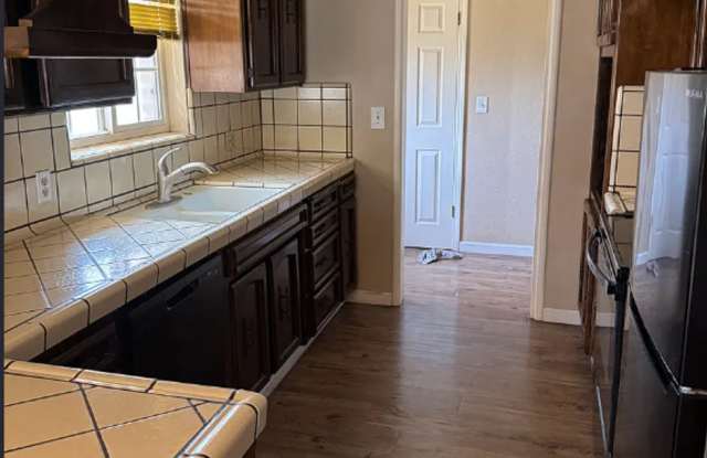 Charming Single-Story Home with Spacious Backyard in Manteca! Gallery 4