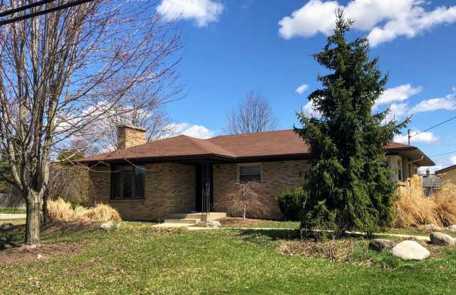 1852 Woodlawn SE - Water included photos photos
