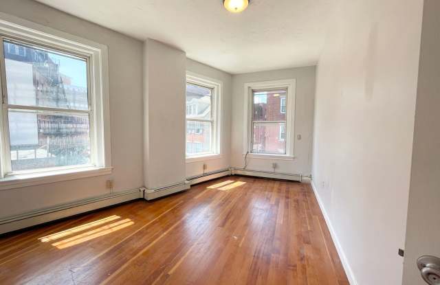 NORTH END 4BED / 1BATH WASHER/DRYER IN UNIT - HARDWOOD FLOORS - PRIME LOCATION photos photos