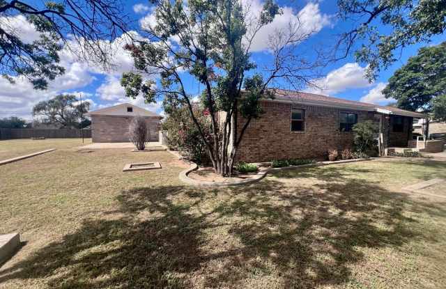 Large 3 Bedroom in Slaton Gallery 3
