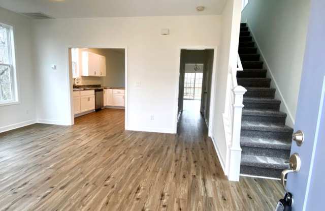 Spacious 3 Bedroom Home in Downtown Jacksonville! Gallery 3