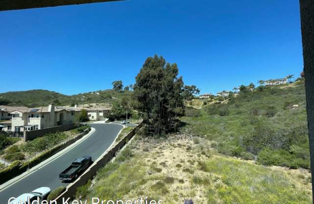 Immaculate Corner Townhome with Mountain and City Views, plus SOLAR! Gallery 4